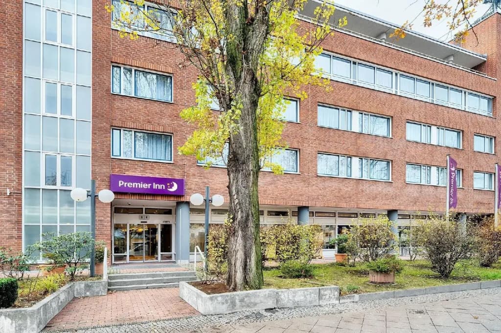 Premier Inn Berlin City Süd - photo 36