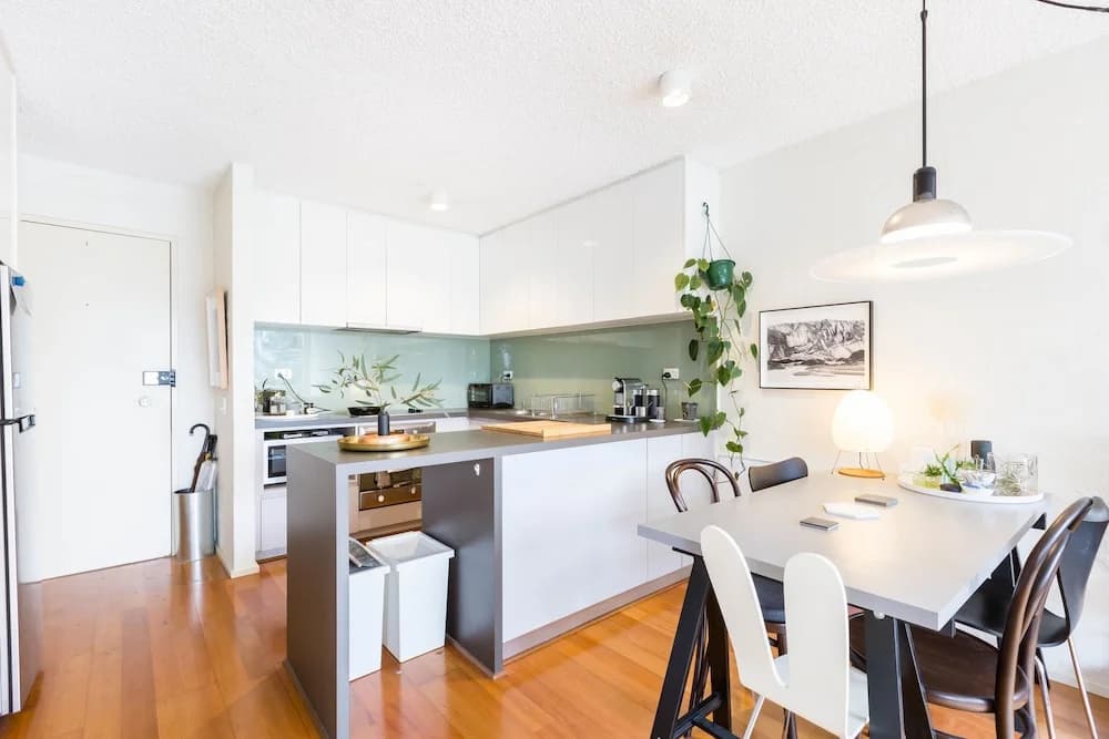 ISAAC, 1BDR South Melbourne Apartment - photo 11