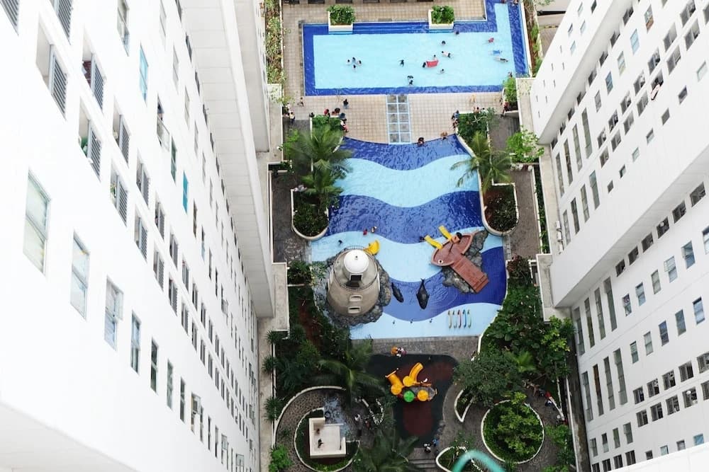 Extravaganza 2BR Bassura City Apartment - photo 11