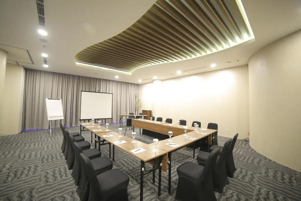 Ozone Hotel Pantai Indah Kapuk - photo 16