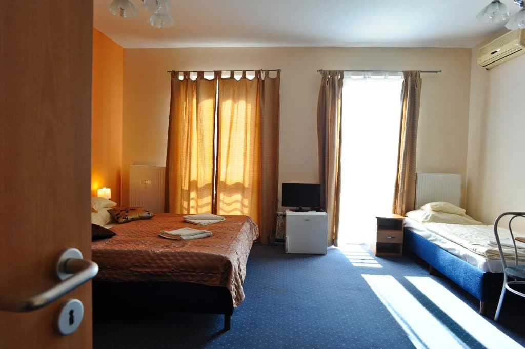 Rose City Hotel - photo 7