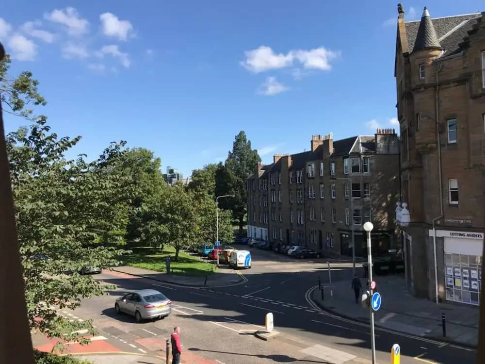 Central Marchmont 3 Bedroom Flat - photo 9