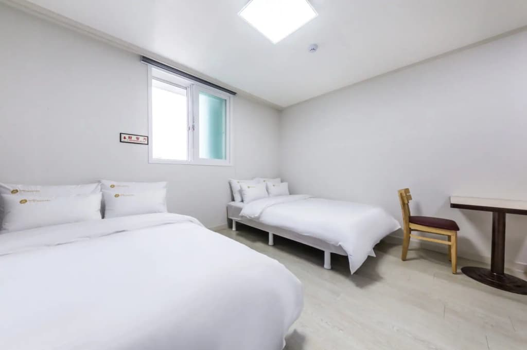 JS Hotel - photo 3