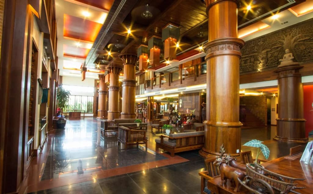 Royal Empire Hotel - photo 2