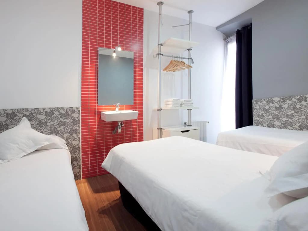 Hostal Nitzs Bcn - photo 4