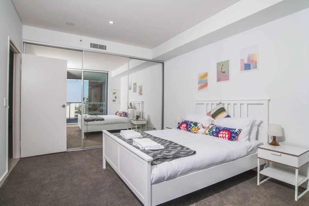 Contemporary Art 2Beds Apt - photo 6
