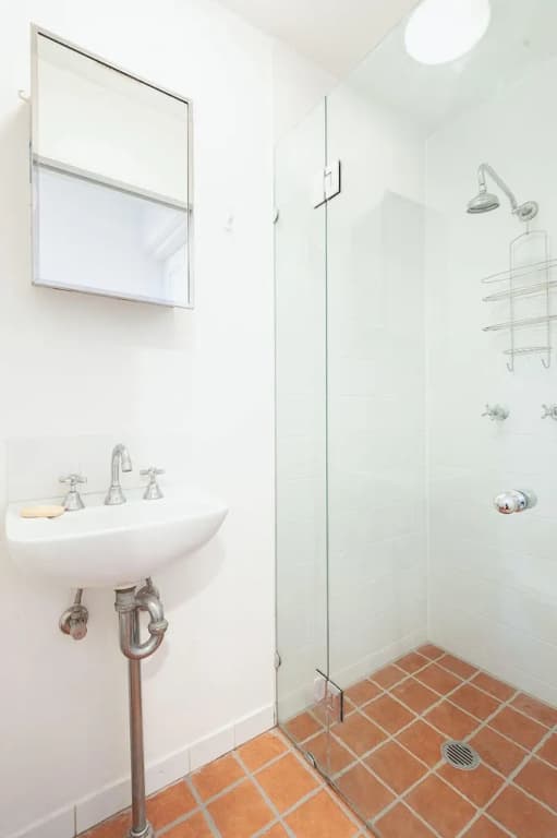 Charming Centrally Located 2 Bedroom Accommodation - photo 6