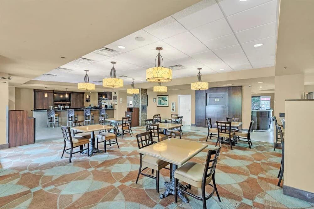Near Disney - 1BR With Two Queen Beds - With Shared Pool and Hot Tub - photo 17
