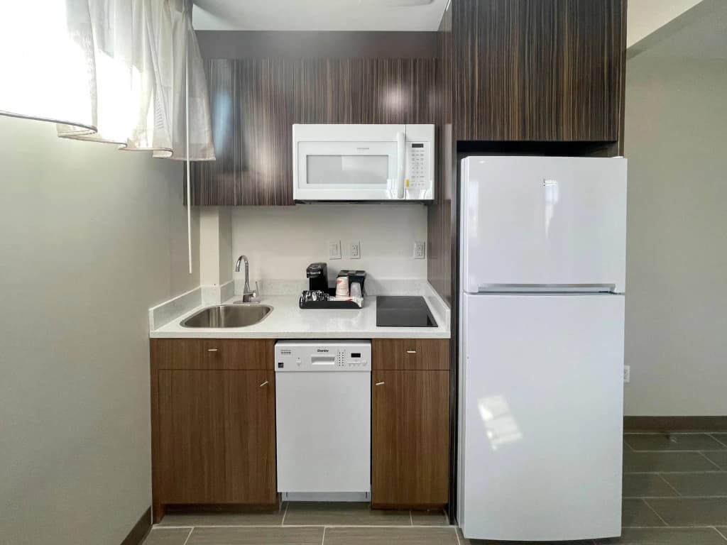 MainStay Suites Bronx - Belmont - photo 11