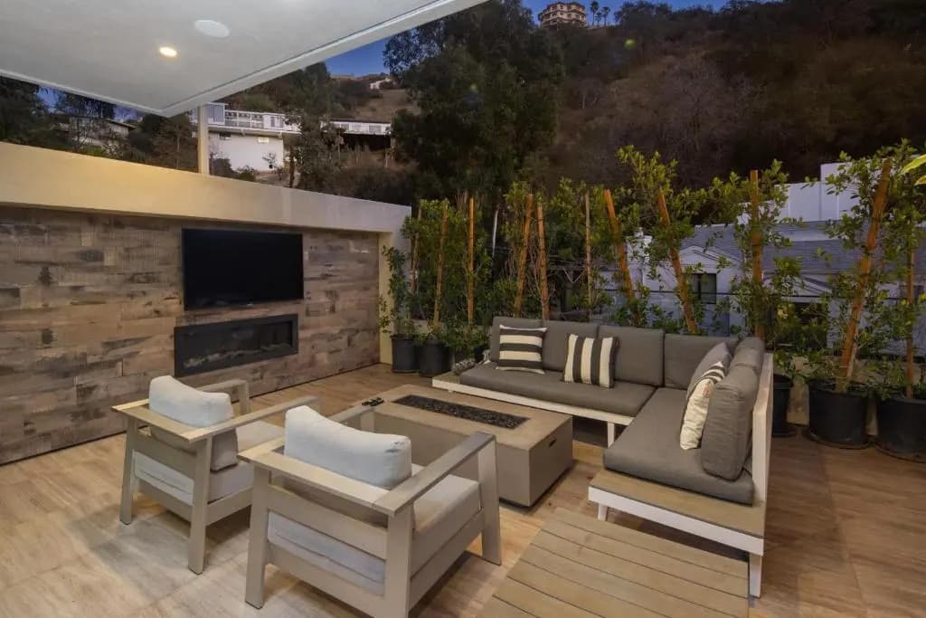 Willow Glen - Hollywood Hills Multi-level Villa With Theater & Pool - photo 39