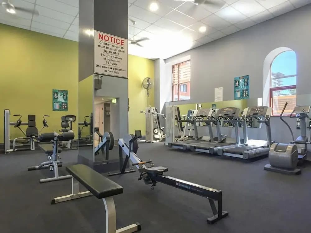 Ample Space In This 1 Bed Apt Also With Pool/Gym - photo 11