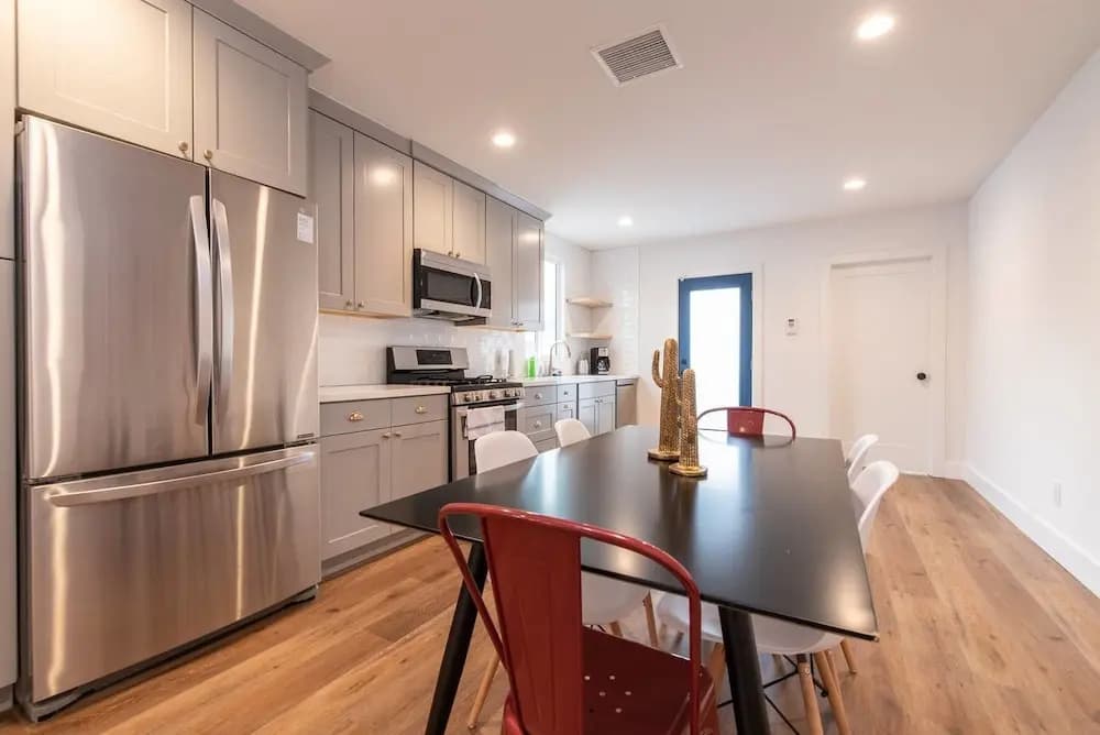 Newly Remodeled 3 BDR House Near Dodgers Stadium - photo 13