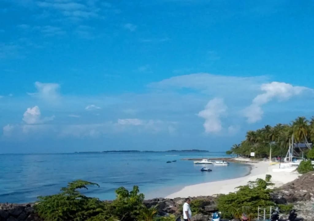 Equator Beach Inn - photo 12