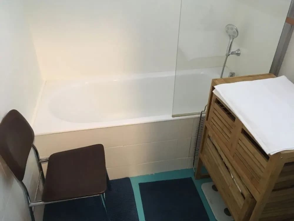 Flat In Le Marais With 2 Bedrooms - photo 9