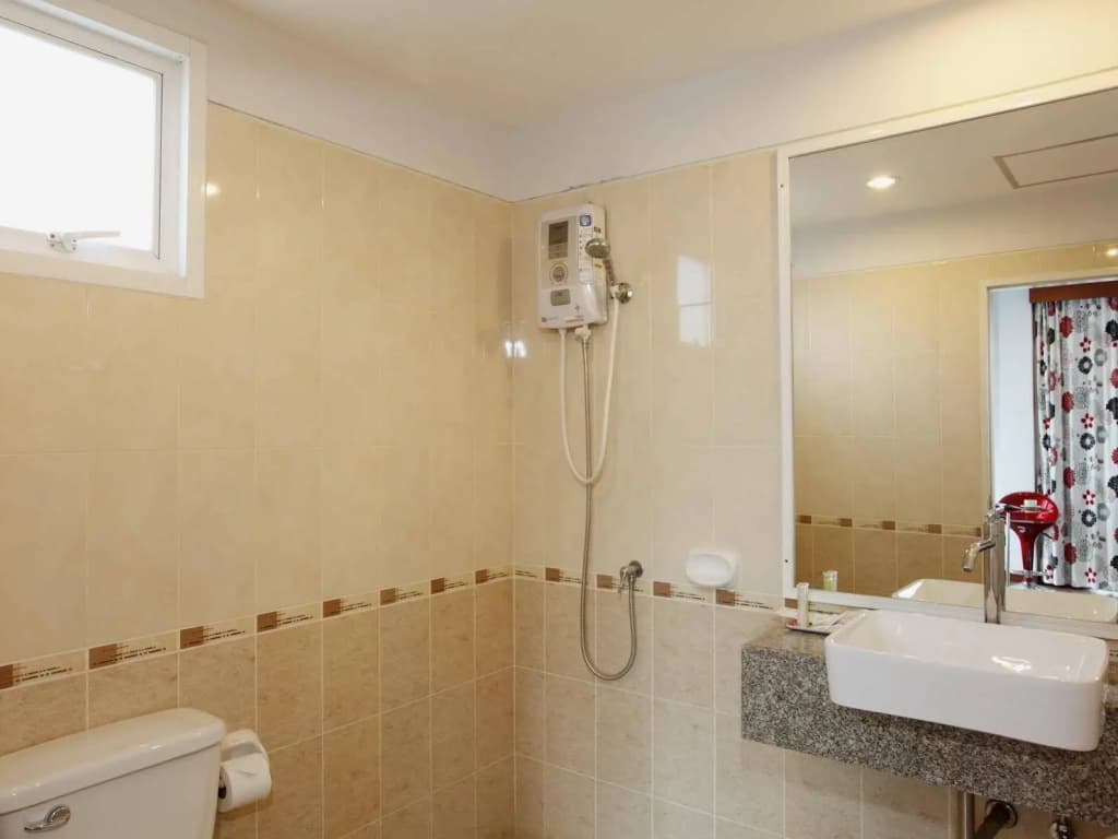B Bossa Patong Hotel - photo 8