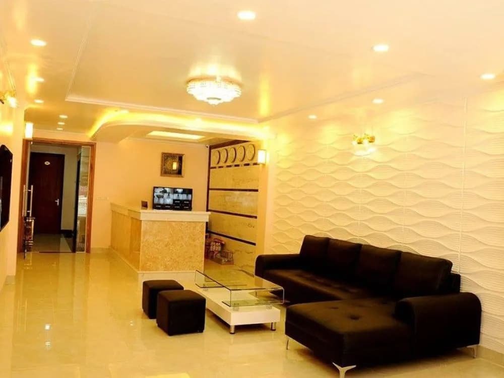 OYO 620 New World Hotel - photo 2