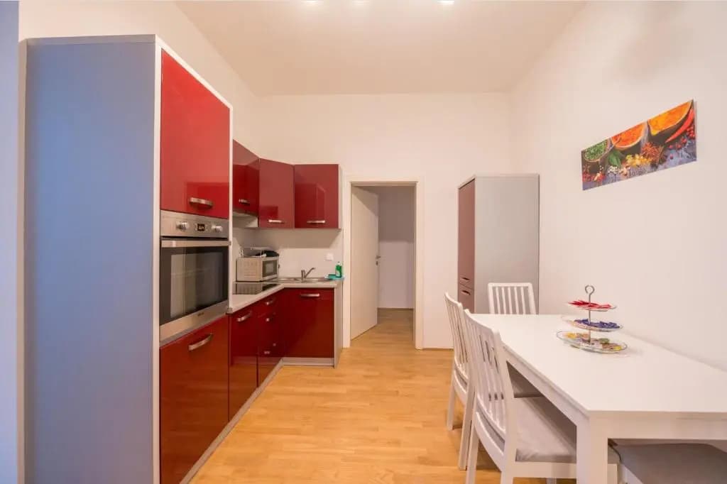Charming Flat & Balcony near CentralStation Apt 5 - photo 10