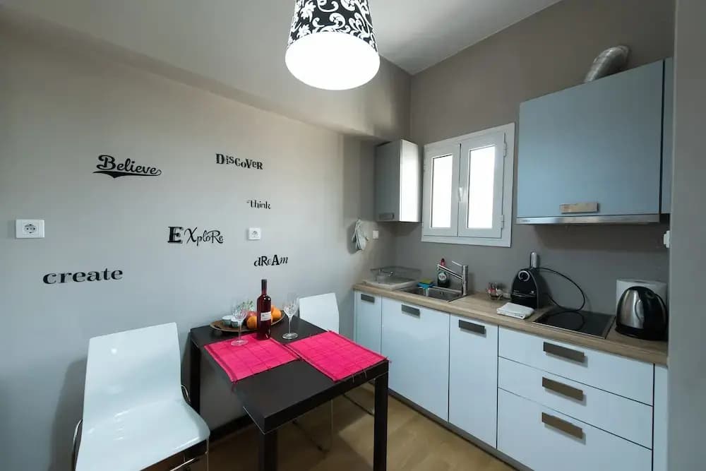 Central 3BD Apt. near Acropolis - photo 14