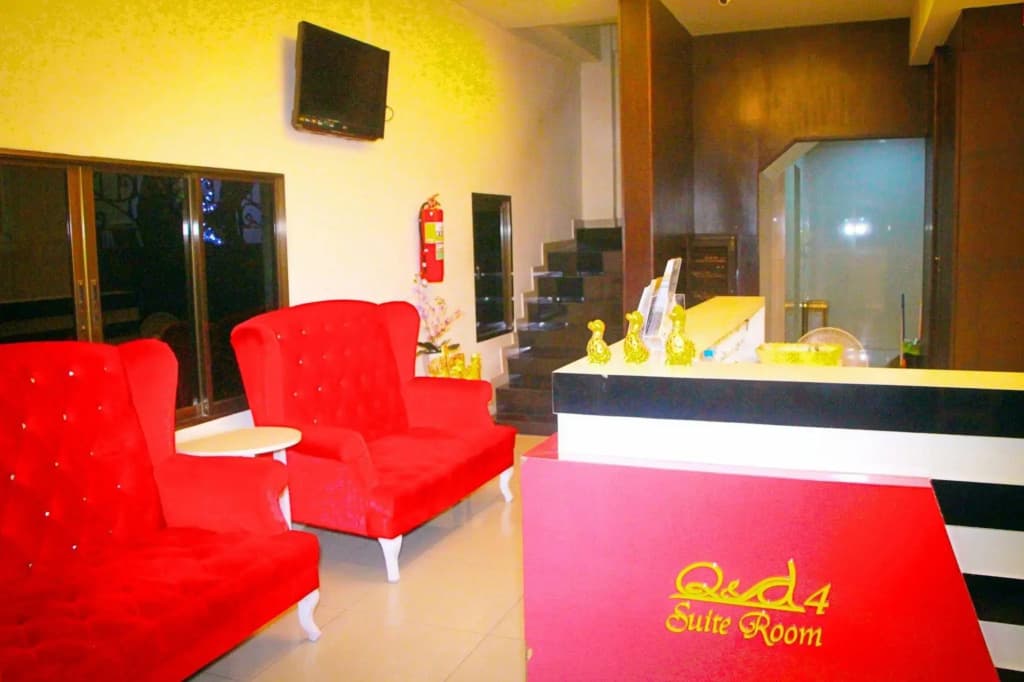 Royal Q&D Suites Hotel - photo 2