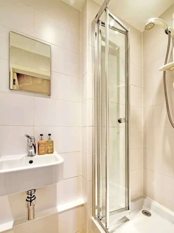 JOIVY 1-Bed Flat In Edinburgh Old Town - photo 8