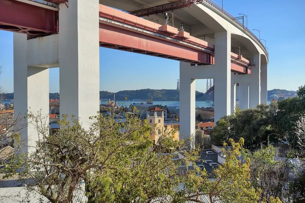 Bright Apartment with River View - photo 11