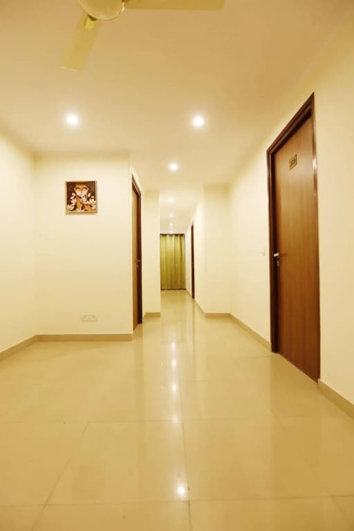 Airport Hotel Chanakya - photo 13