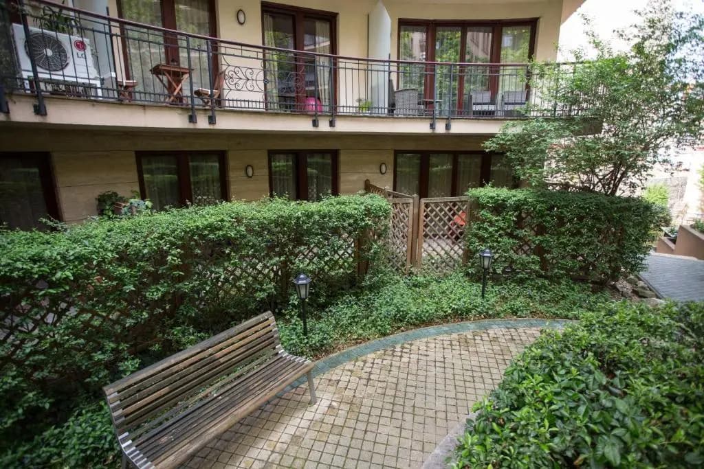 All Seasons Apartment - main photo