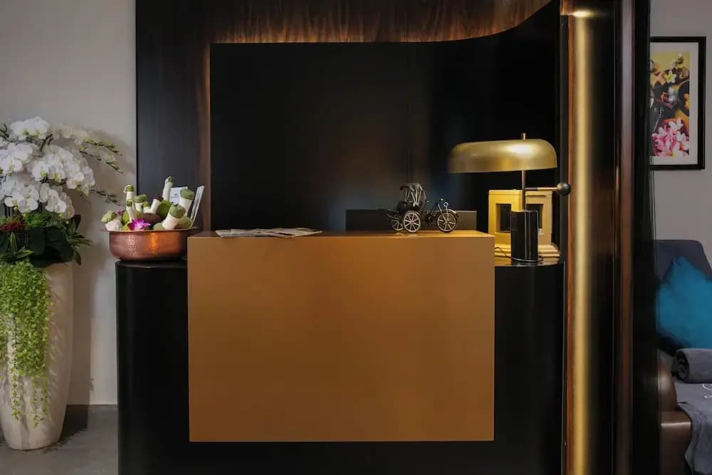 Le Premier Hotel & Rooftop Bar - photo 4