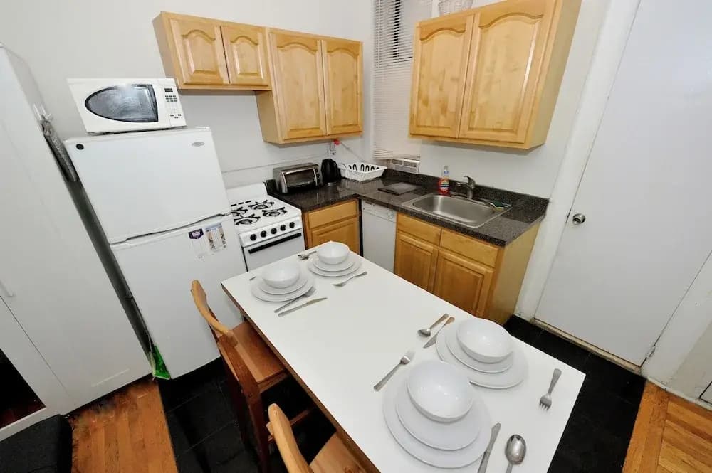 Midtown West Furnished Apartment 3BR Perfect Share - photo 9