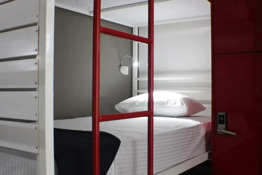 Hangover Hostels Signature @ Colombo - photo 3