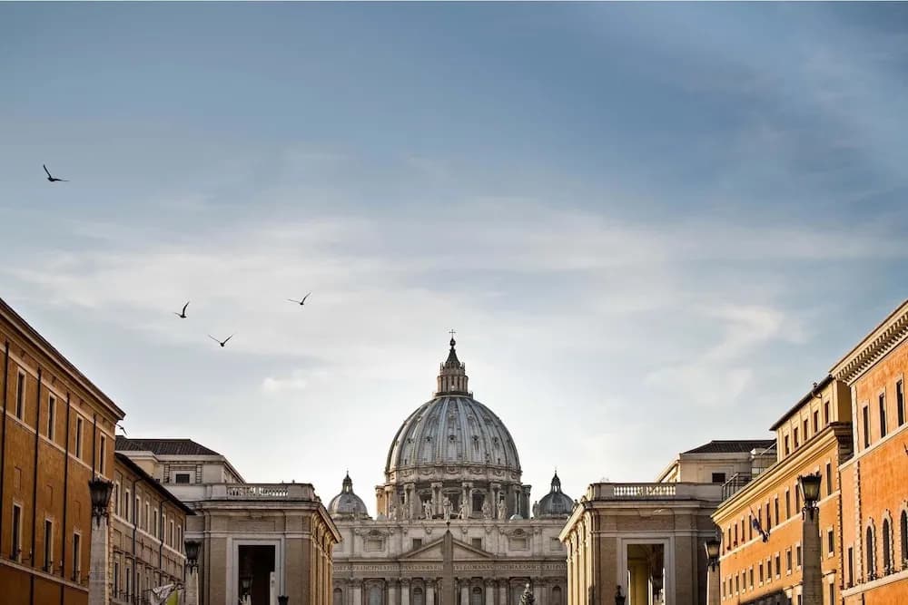 Vatican Room Rental - photo 1