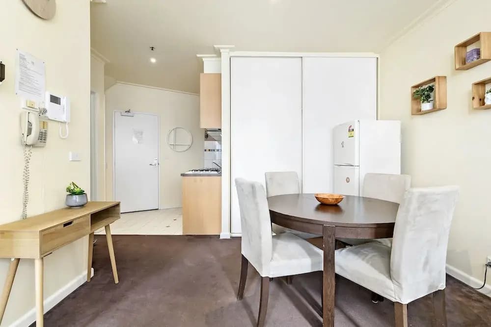 ELIZA, 2BDR Melbourne Apartment - photo 15