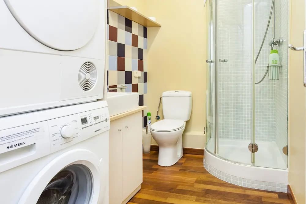 1402 - Elegant City Centre Apartment - photo 3