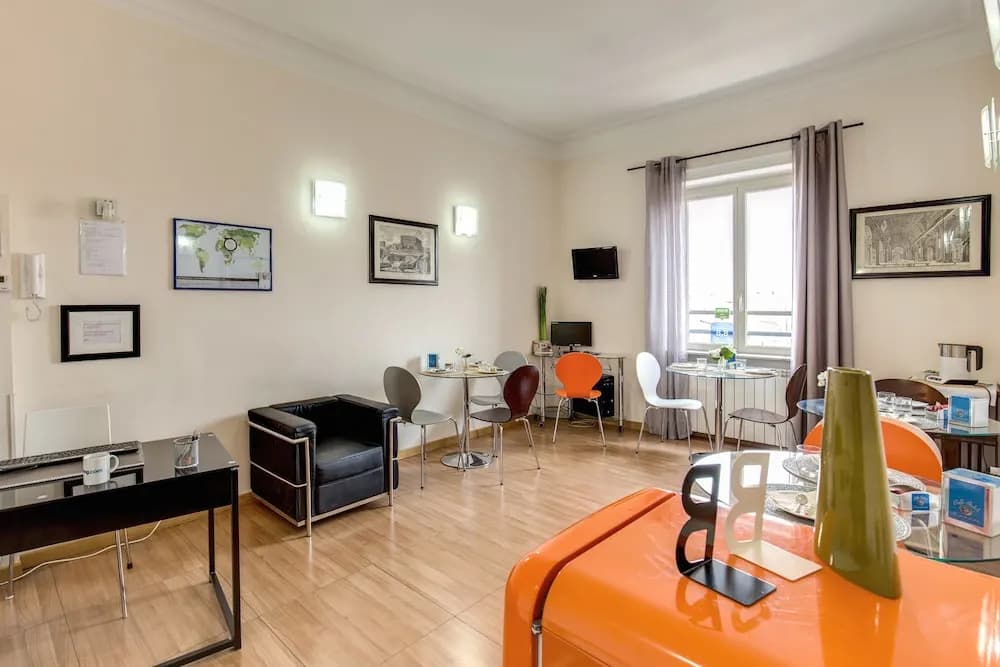 Floor 6 Boutique Rooms by DOT Suites - photo 13