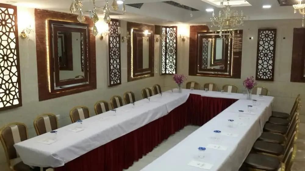 Hotel Welcome Palace Karol Bagh - photo 10