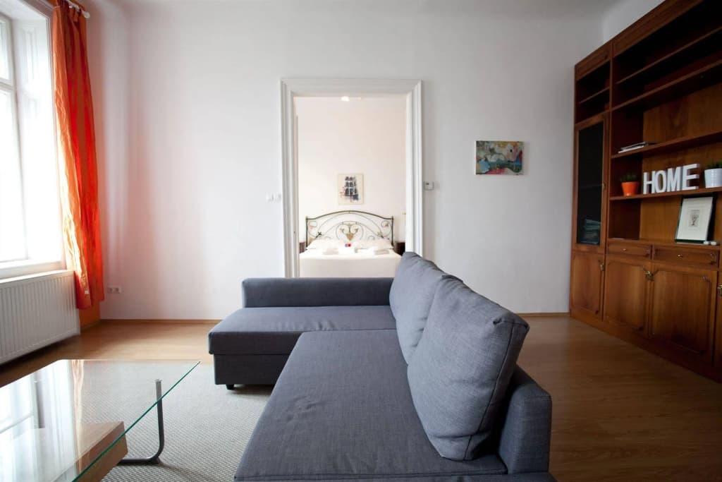 Oktogon Apartment - photo 2