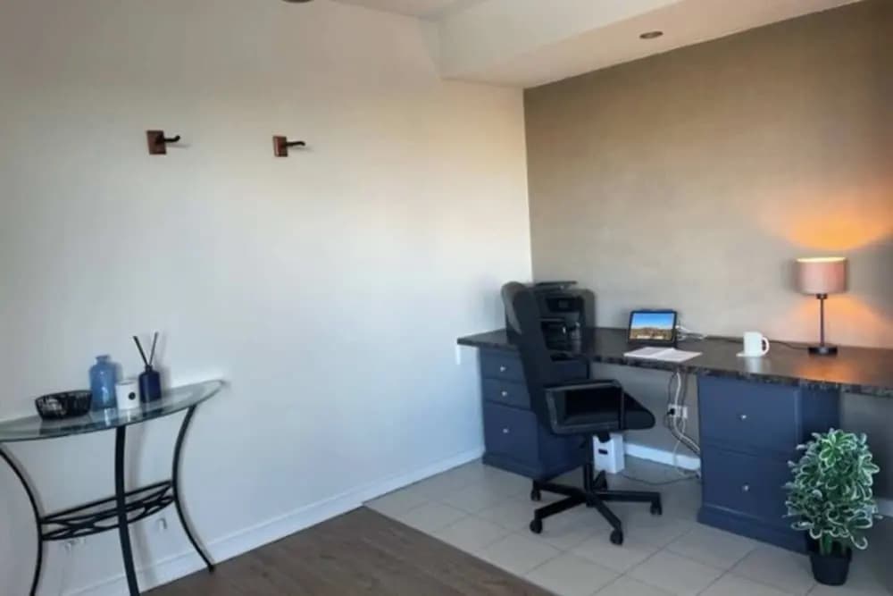 Spacious One Bedroom Apartment- With Large Balcony - photo 18