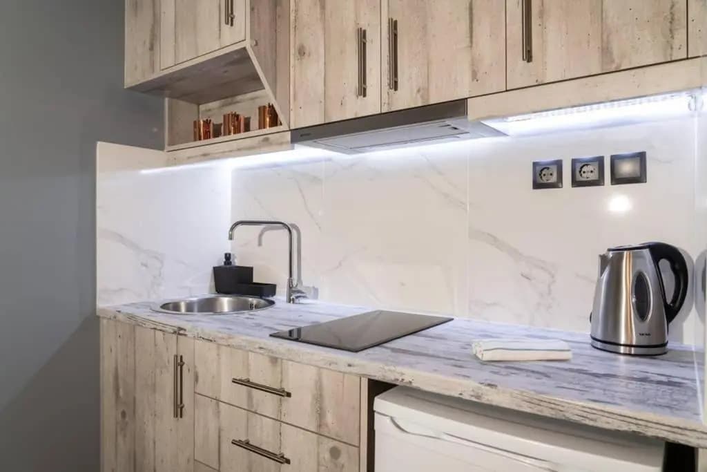 Superb suite on Aiolou street - photo 16