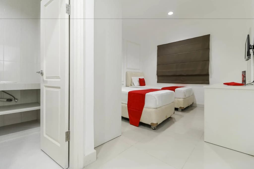 RedDoorz Plus @ Setiabudi Barat - photo 24