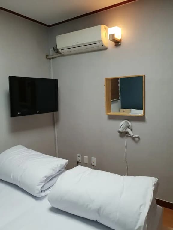 YOUNG STAY - Hostel - photo 14