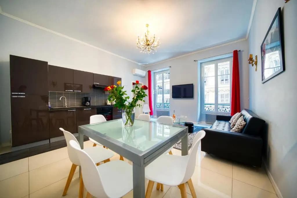 Lusso 5 beds Central Apartment - photo 5