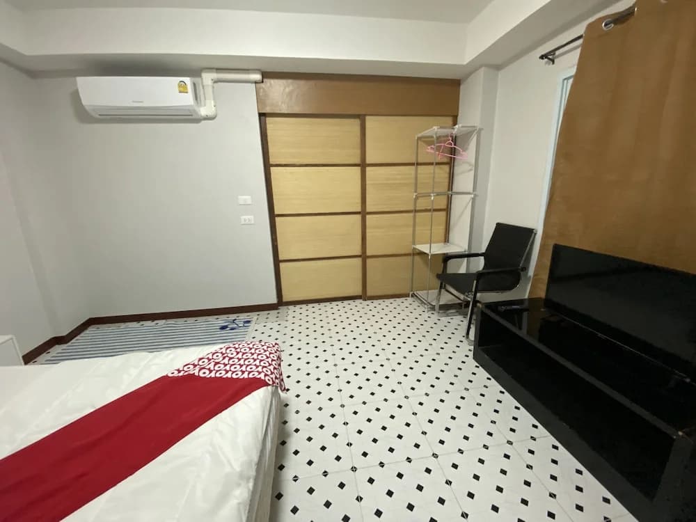 OYO 75396 Look Shine Apartment - photo 3
