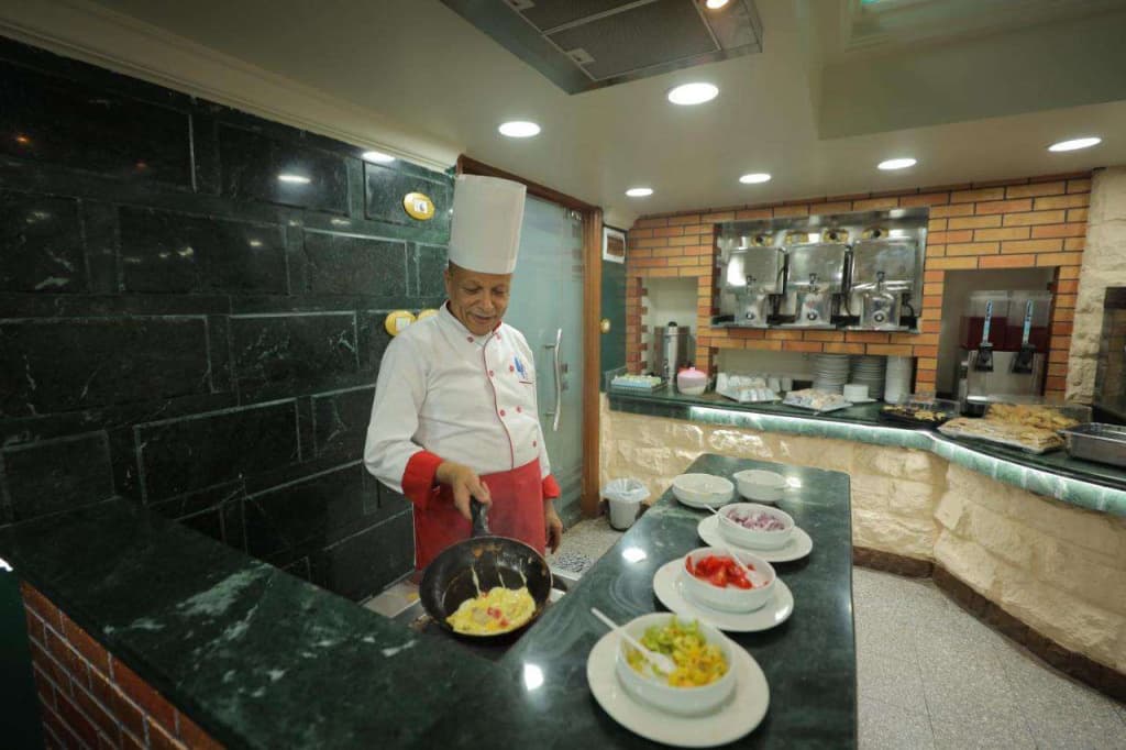 Happy City Hotel - photo 10