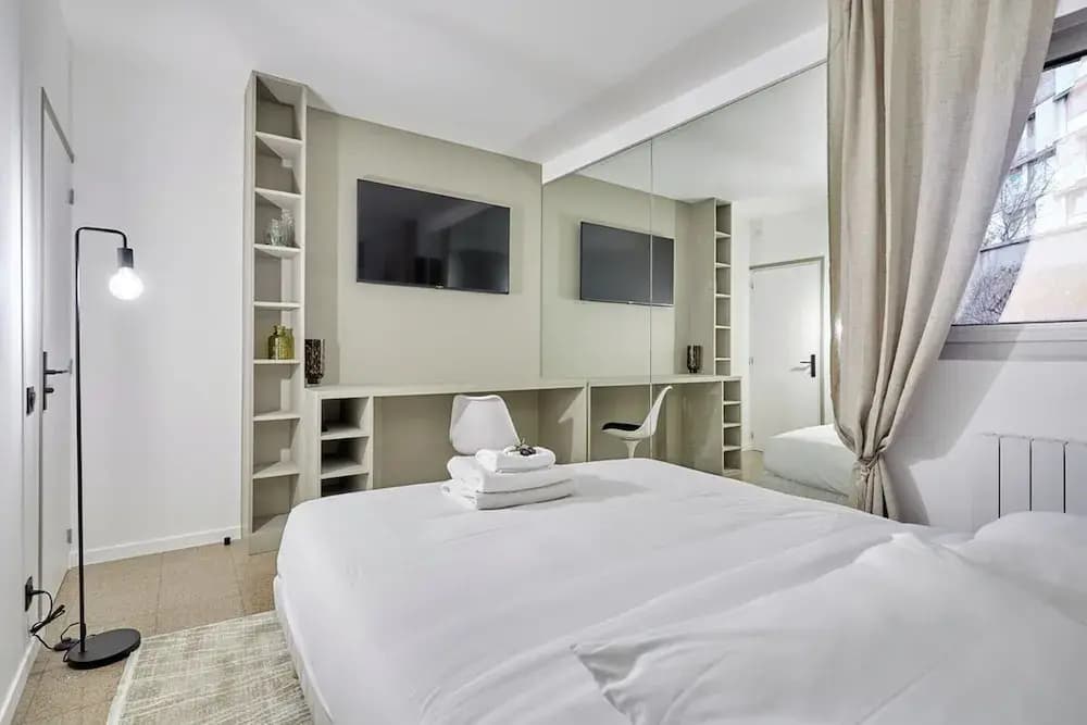 Modern Parisian Apartment Center of Paris - photo 5