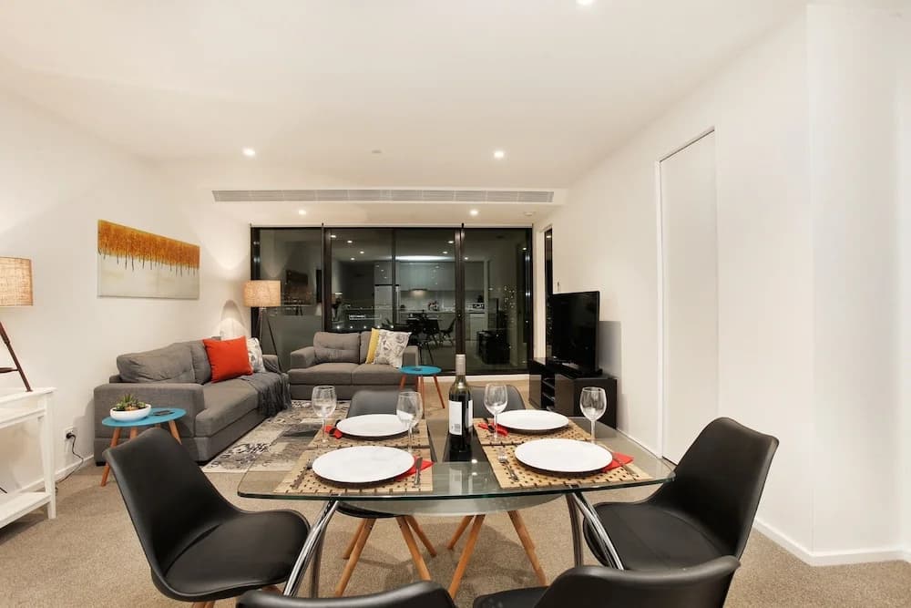 StayCentral on Lonsdale - photo 4