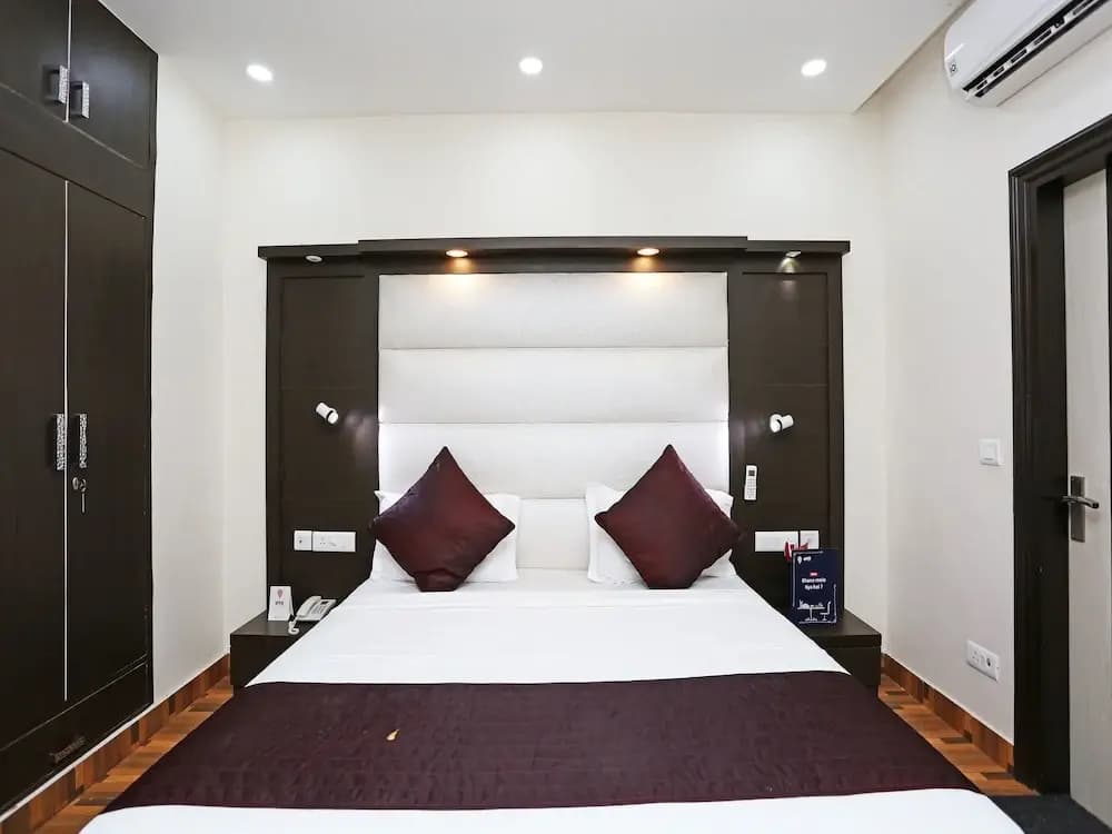 OYO 14389 Diplomat Suites - photo 3