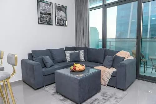 Luton Vacation Homes - Damac Maison Studio, Canal View - photo 2