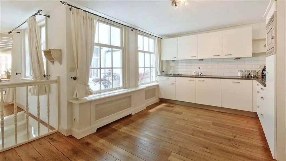 Short & Suite No.300 - photo 2