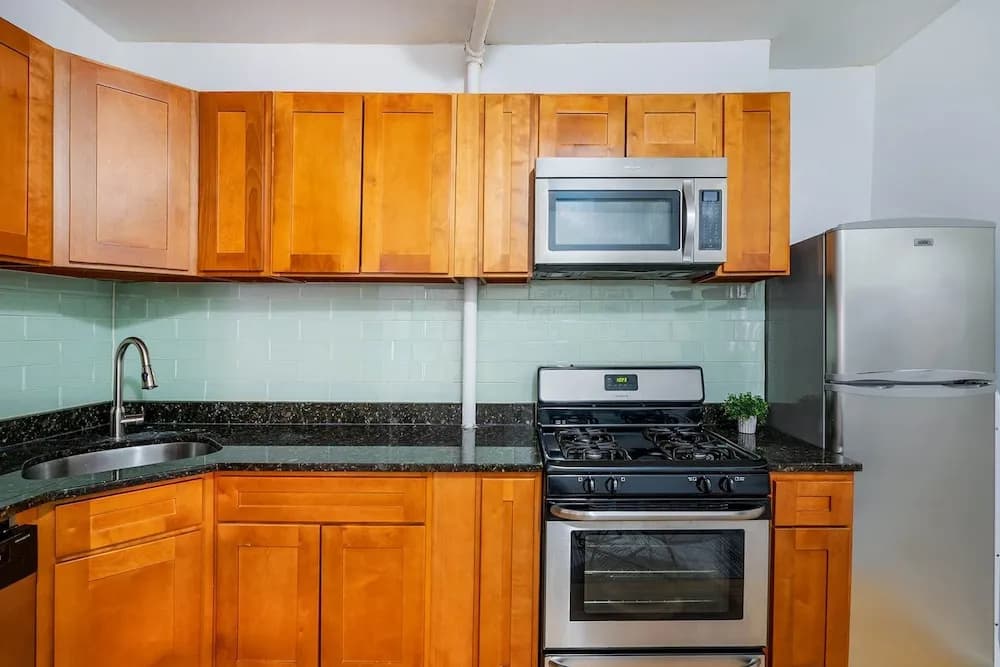 102-1a Best Value 2BR Apt Near Central Park - photo 13