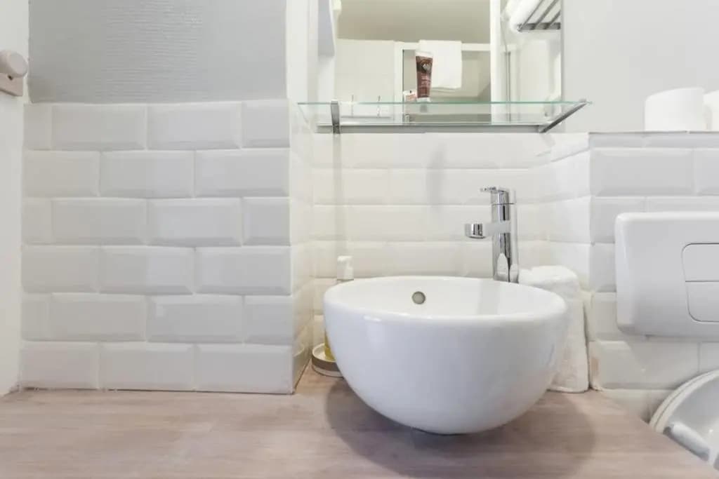 Small Is Beautiful Ideally Located Sleeps 4 - photo 7